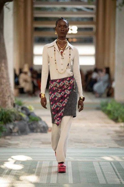 Look 11